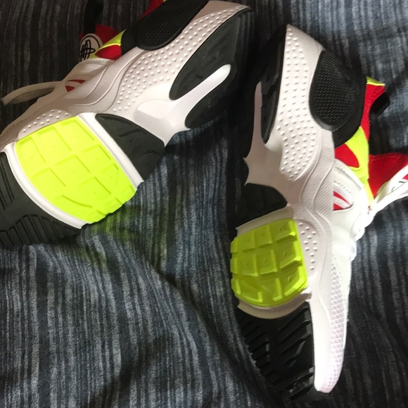 Nike Edge athletic shoe, never worn. Size 11 - Picture 2 of 4